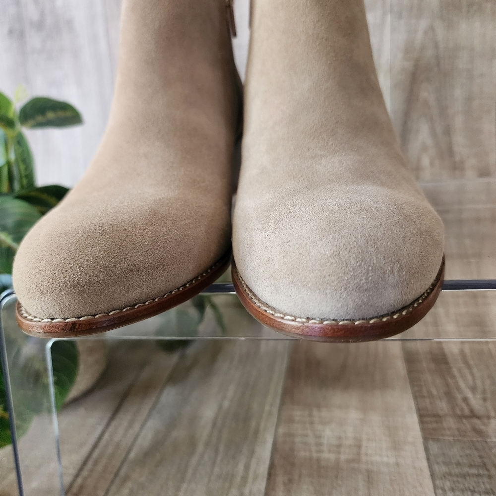 Antonio Melani Light Tan Suede Booties NWT Size 8.5 - Picture 5 of 16